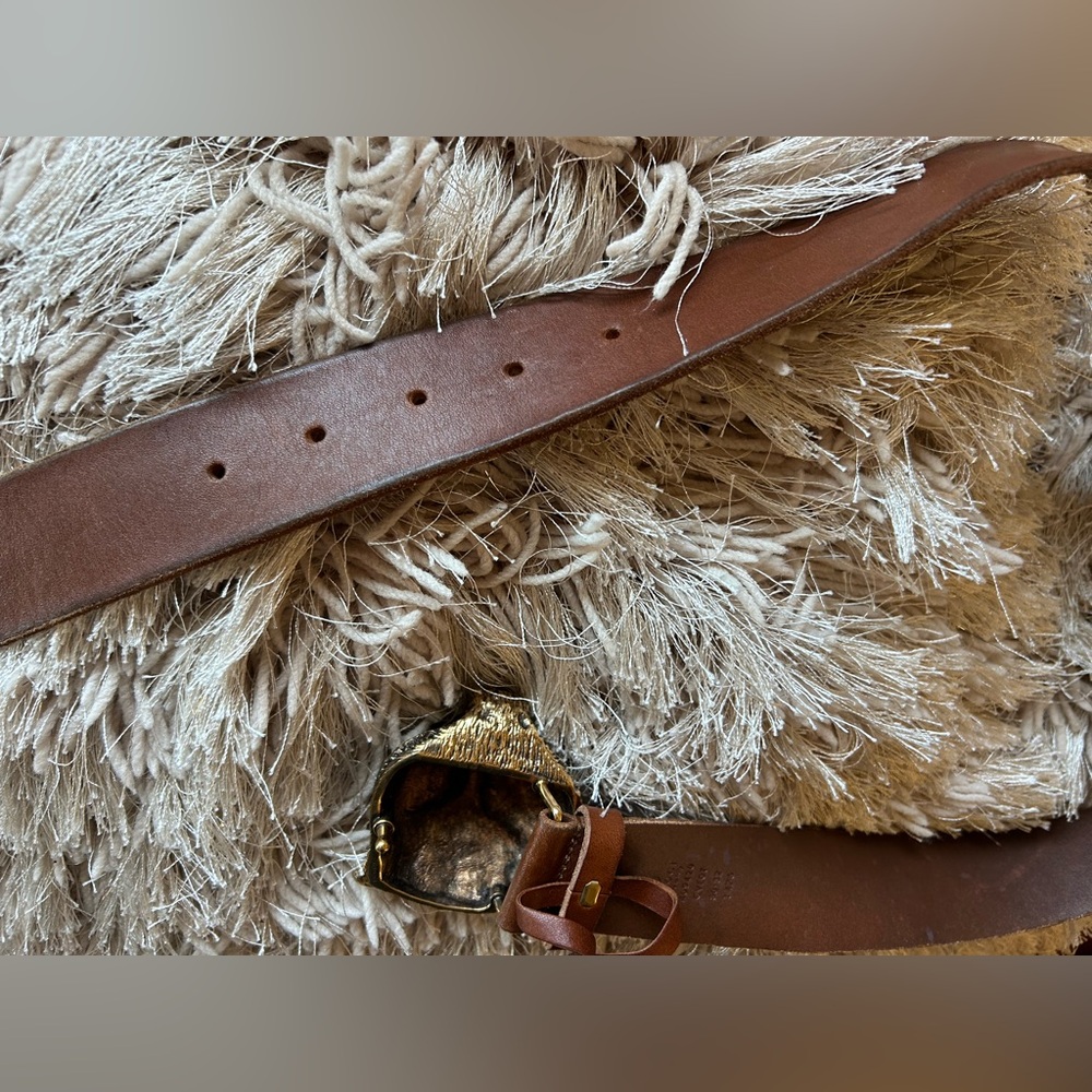 Gucci Feline Buckle Leather Belt - Picture 3 of 7